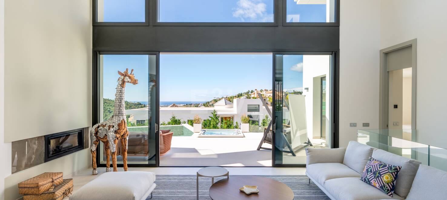 Villa moderna de nueva construcción en La Quinta en urbanización cerrada