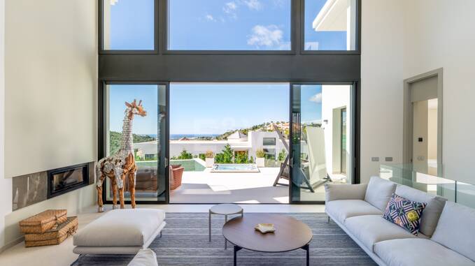 Villa contemporaine récemment construite à La Quinta dans une communauté fermée