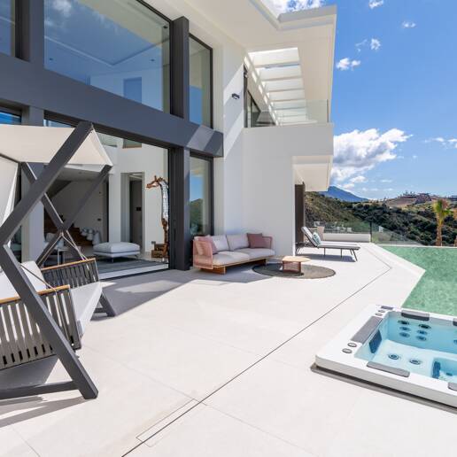 Nowo wybudowana współczesna willa w La Quinta w strzeżonej społeczności