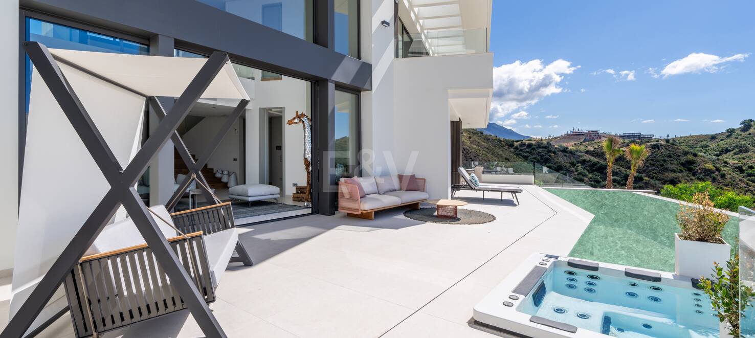 Villa moderna de nueva construcción en La Quinta en urbanización cerrada