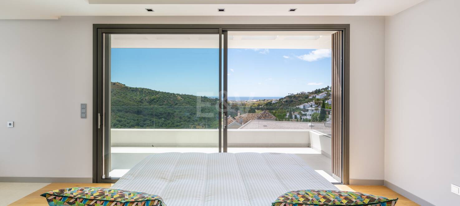 Villa moderna de nueva construcción en La Quinta en urbanización cerrada