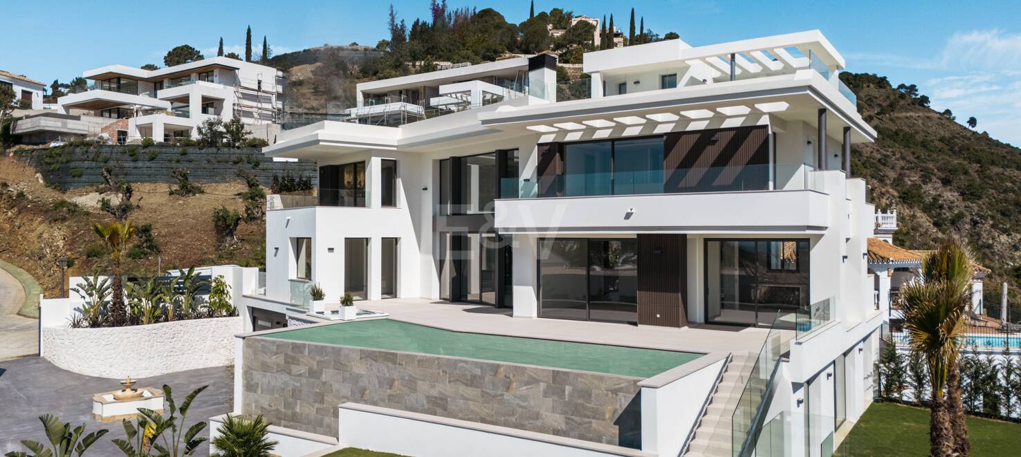 Villa moderna de nueva construcción en La Quinta en urbanización cerrada