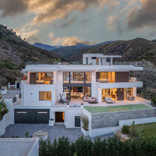 Villa moderna de nueva construcción en La Quinta en urbanización cerrada