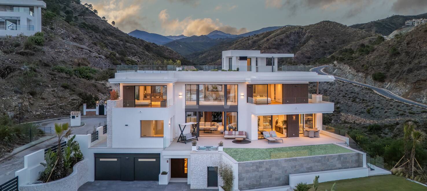 Villa moderna de nueva construcción en La Quinta en urbanización cerrada