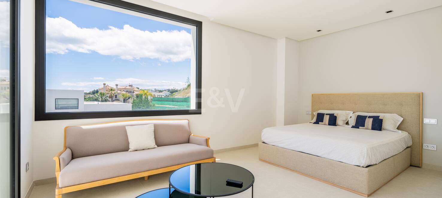 Villa moderna de nueva construcción en La Quinta en urbanización cerrada