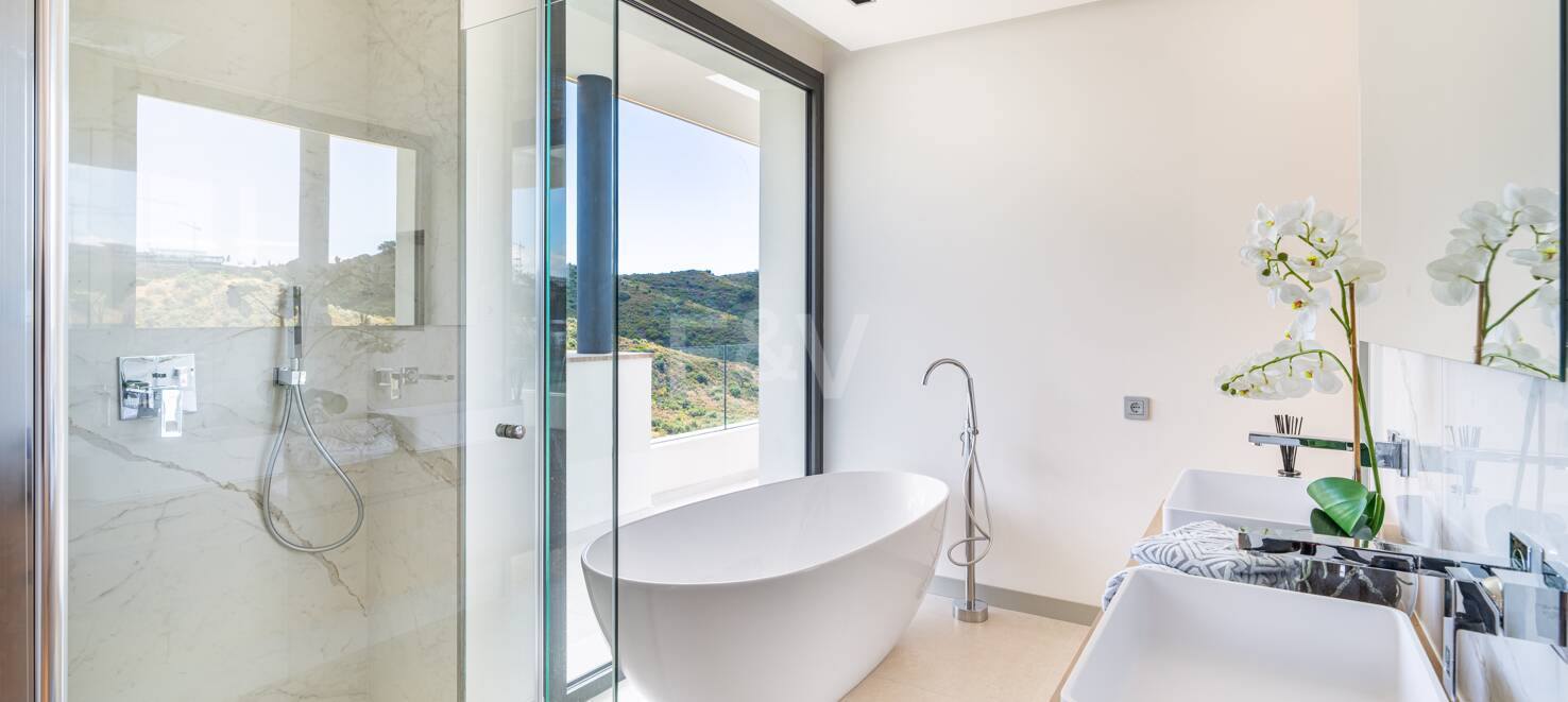 Villa moderna de nueva construcción en La Quinta en urbanización cerrada