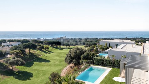 Villa de golf en première ligne moderne avec vue incroyable sur la mer pour la location à long terme