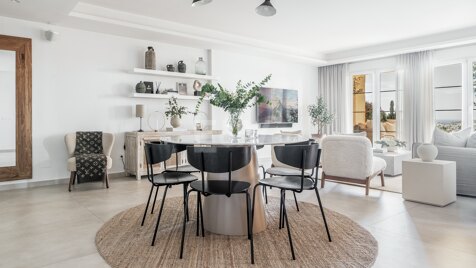 Przestronne Parter Apartament w Nueva Andalucía z prywatnym ogrodem