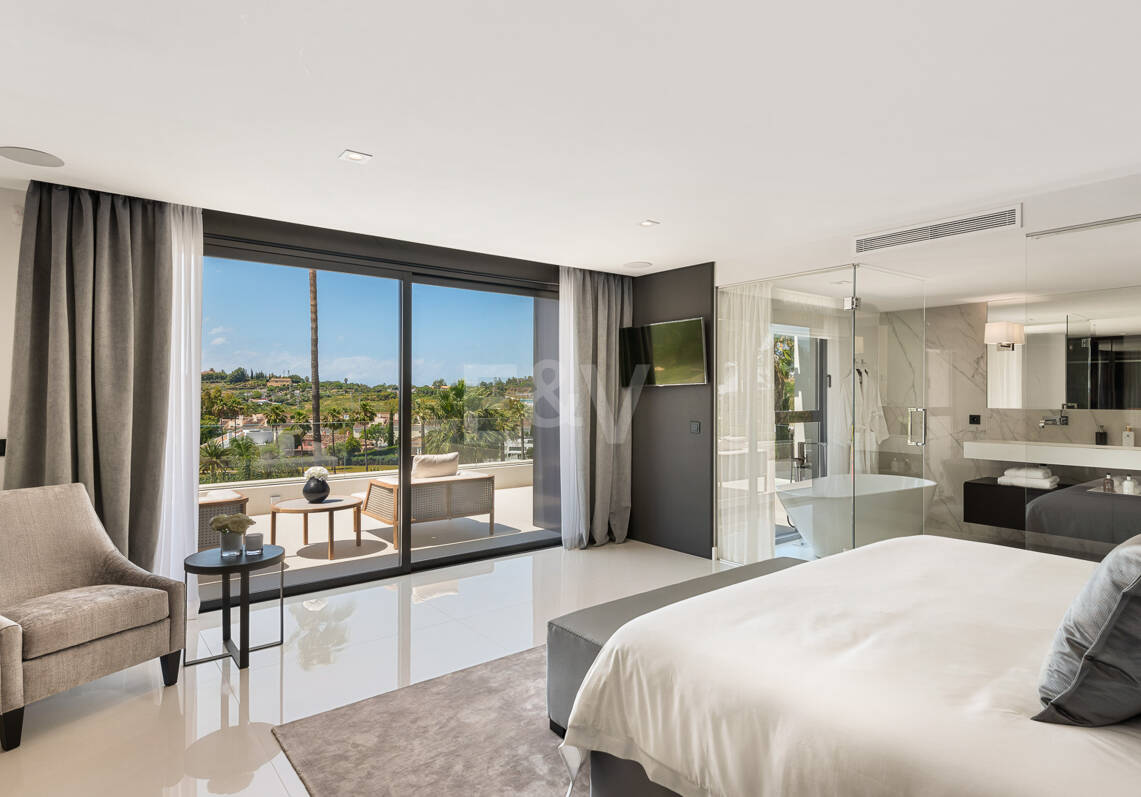 Exceptional villa in Los Naranjos Golf with breathtaking views across golf course and Meditteranean Sea