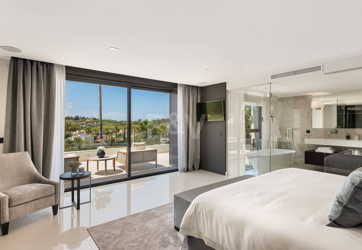 Exceptional villa with breathtaking views across golf course and Meditteranean Sea