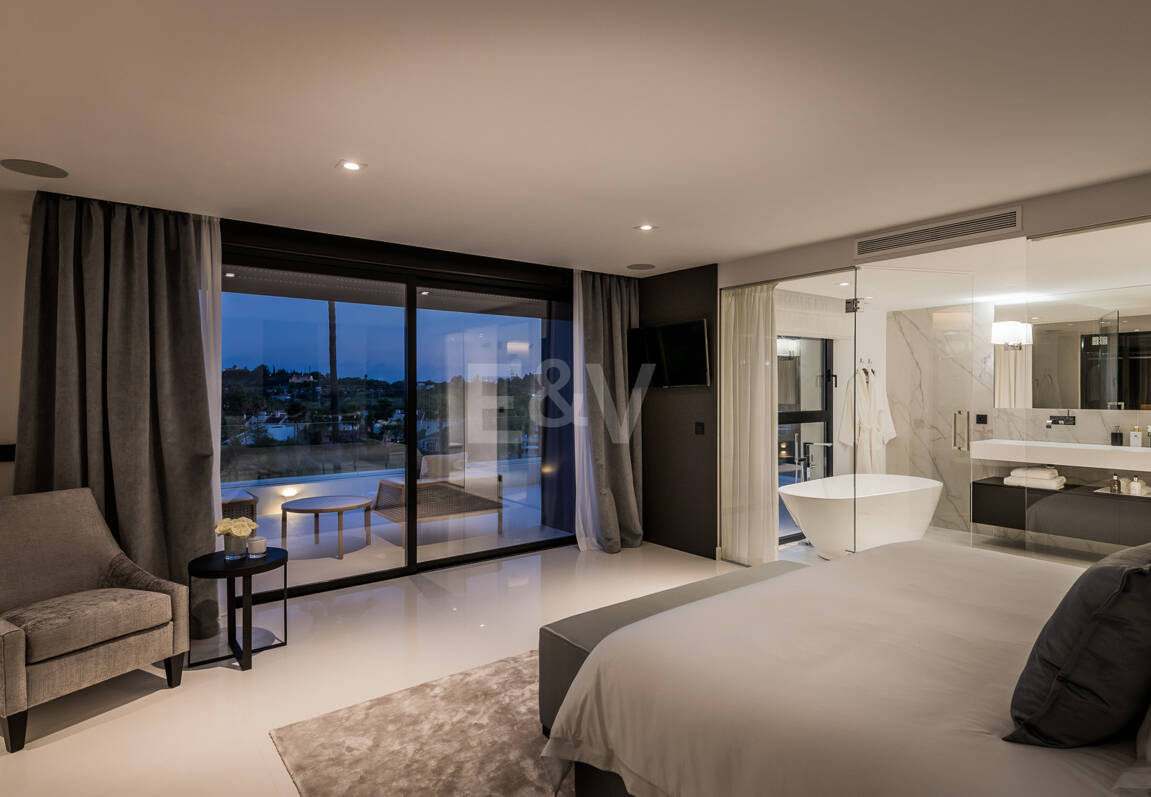 Exceptional villa with breathtaking views across golf course and Meditteranean Sea