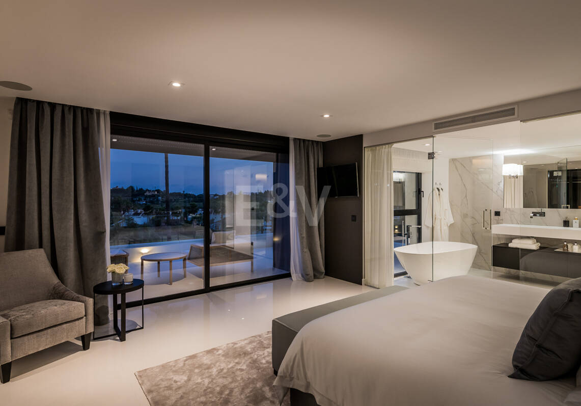Exceptional villa in Los Naranjos Golf with breathtaking views across golf course and Meditteranean Sea