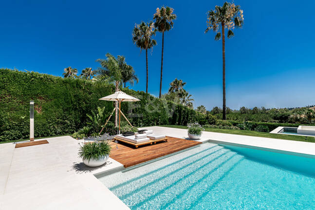 Exceptional villa with breathtaking views across golf course and Meditteranean Sea