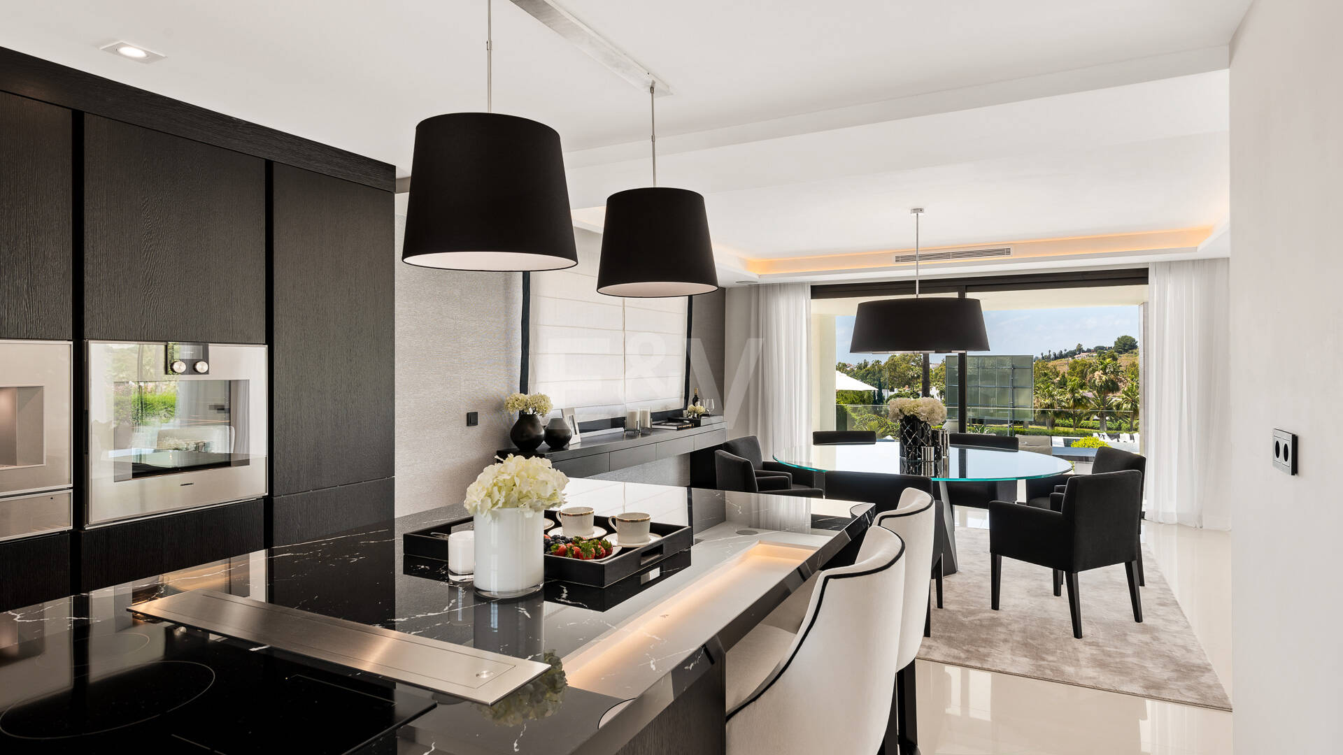 Excepcional villa en primera línea de Los Naranjos Golf con vistas