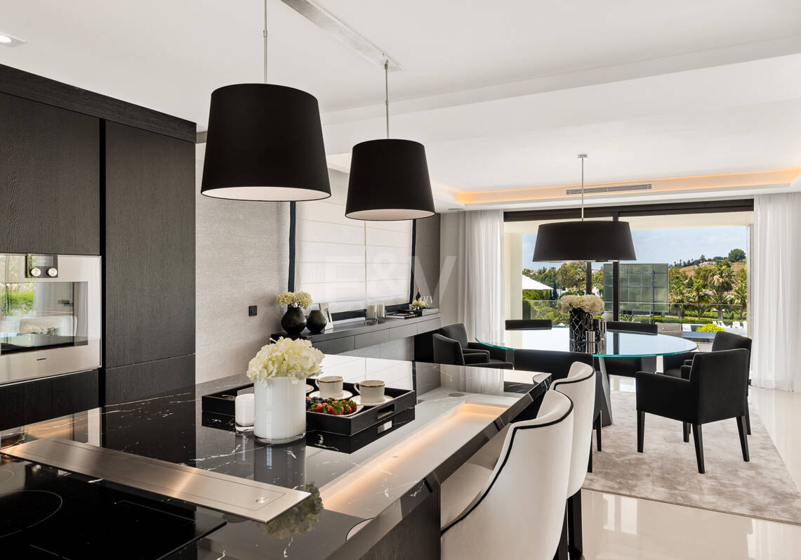 Exceptional villa in Los Naranjos Golf with breathtaking views across golf course and Meditteranean Sea