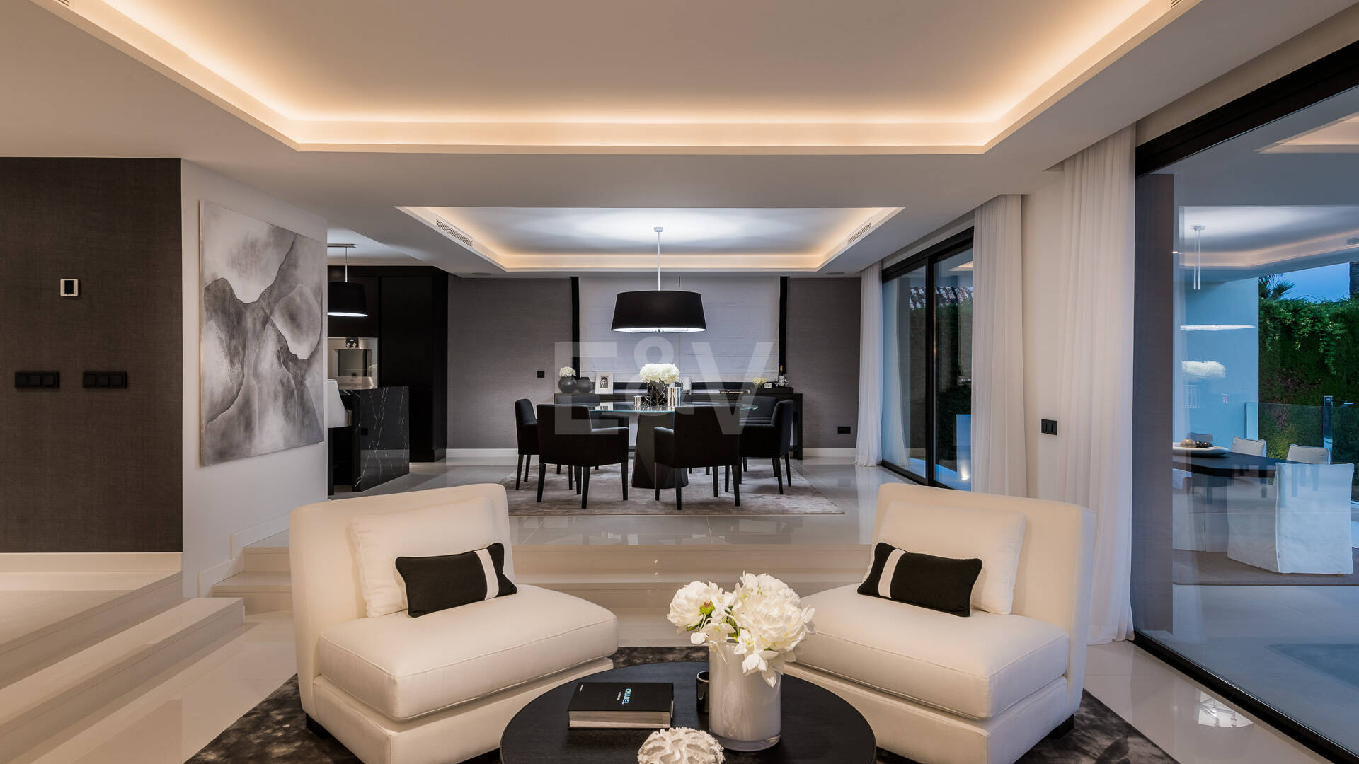 Excepcional villa en primera línea de Los Naranjos Golf con vistas