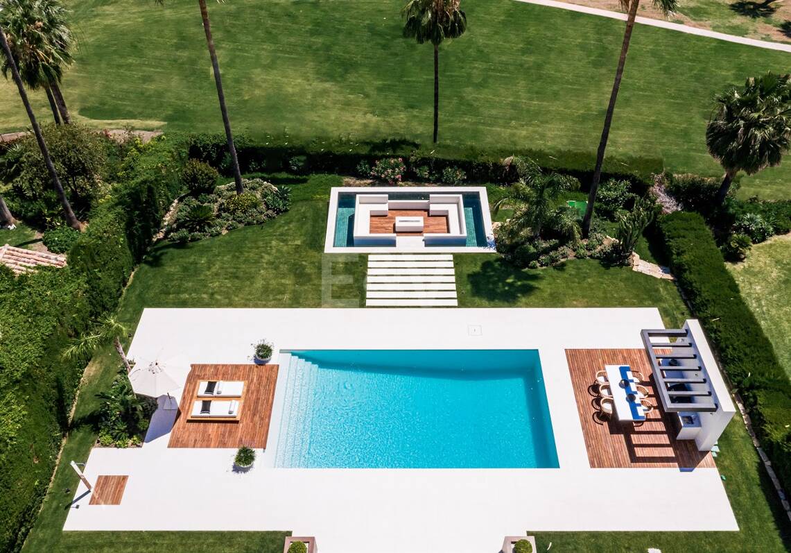Exceptional villa in Los Naranjos Golf with breathtaking views across golf course and Meditteranean Sea