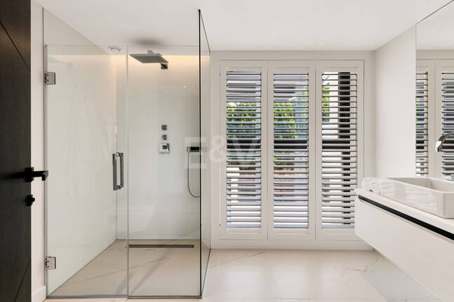 Exceptional villa with breathtaking views across golf course and Meditteranean Sea