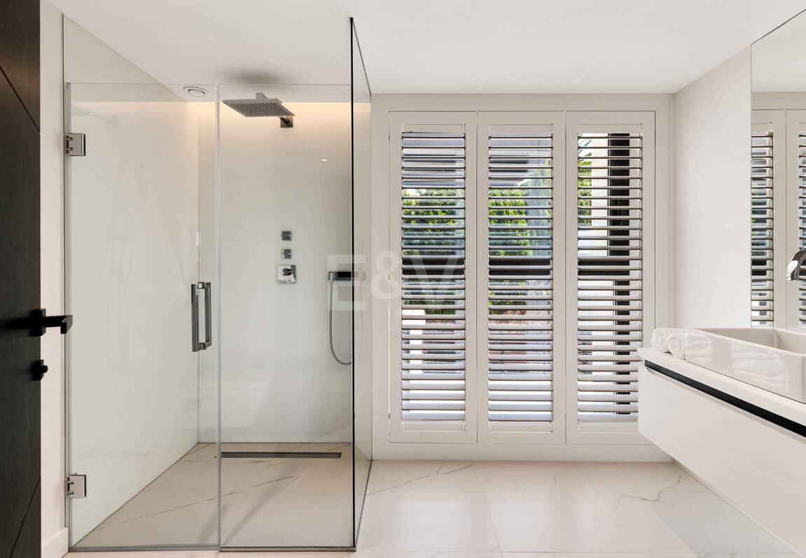 Exceptional villa with breathtaking views across golf course and Meditteranean Sea