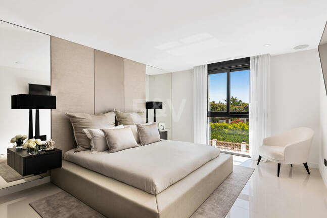 Exceptional villa with breathtaking views across golf course and Meditteranean Sea