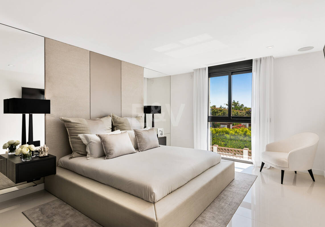 Exceptional villa in Los Naranjos Golf with breathtaking views across golf course and Meditteranean Sea