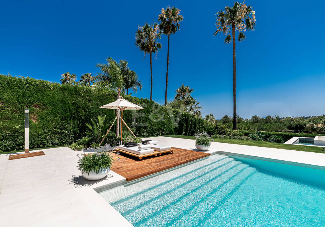Exceptional villa in Los Naranjos Golf with breathtaking views across golf course and Meditteranean Sea
