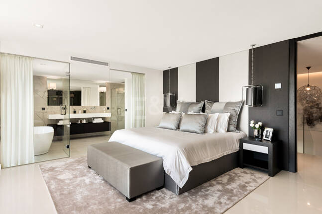 Exceptional villa with breathtaking views across golf course and Meditteranean Sea