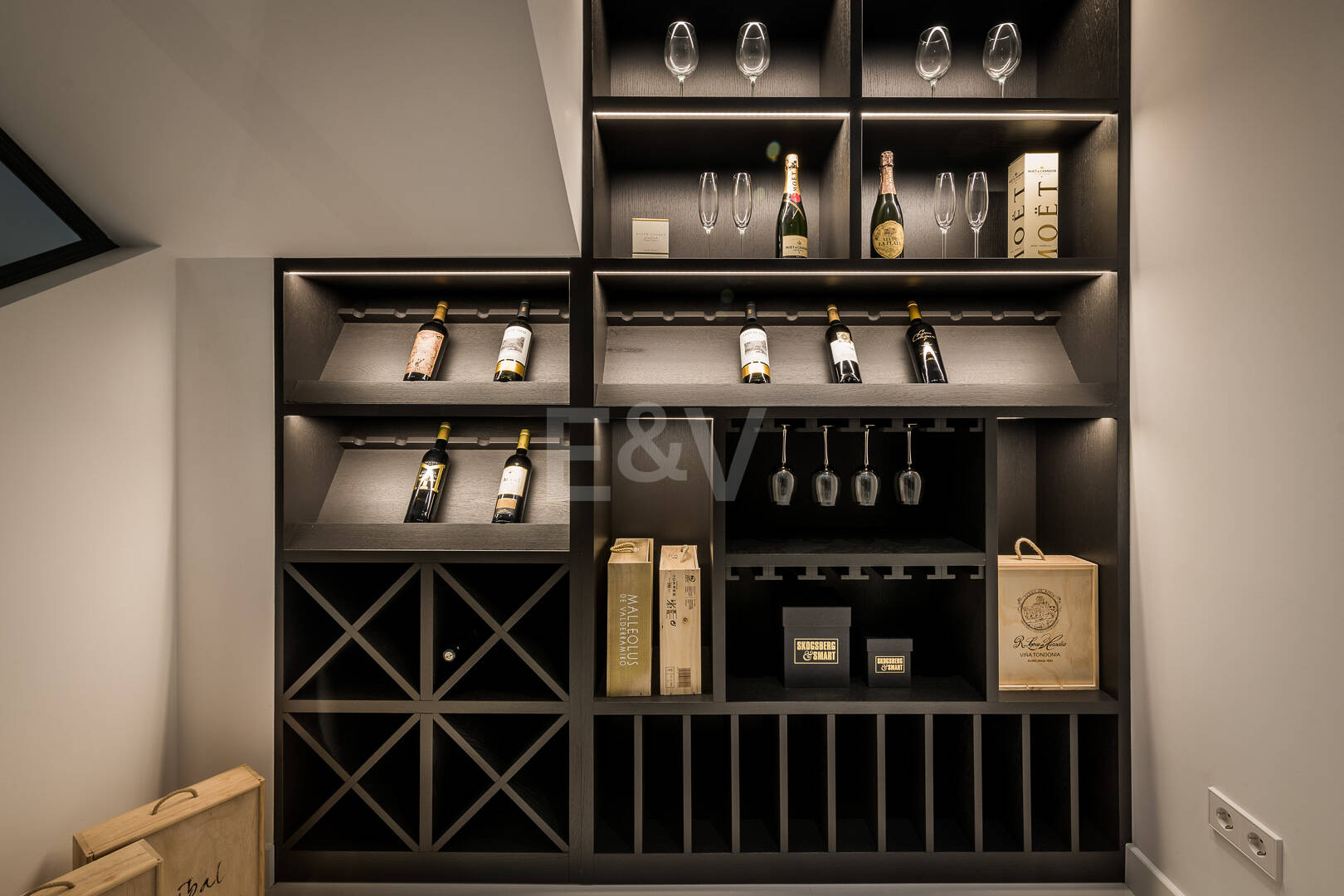 Exceptional villa with breathtaking views across golf course and Meditteranean Sea