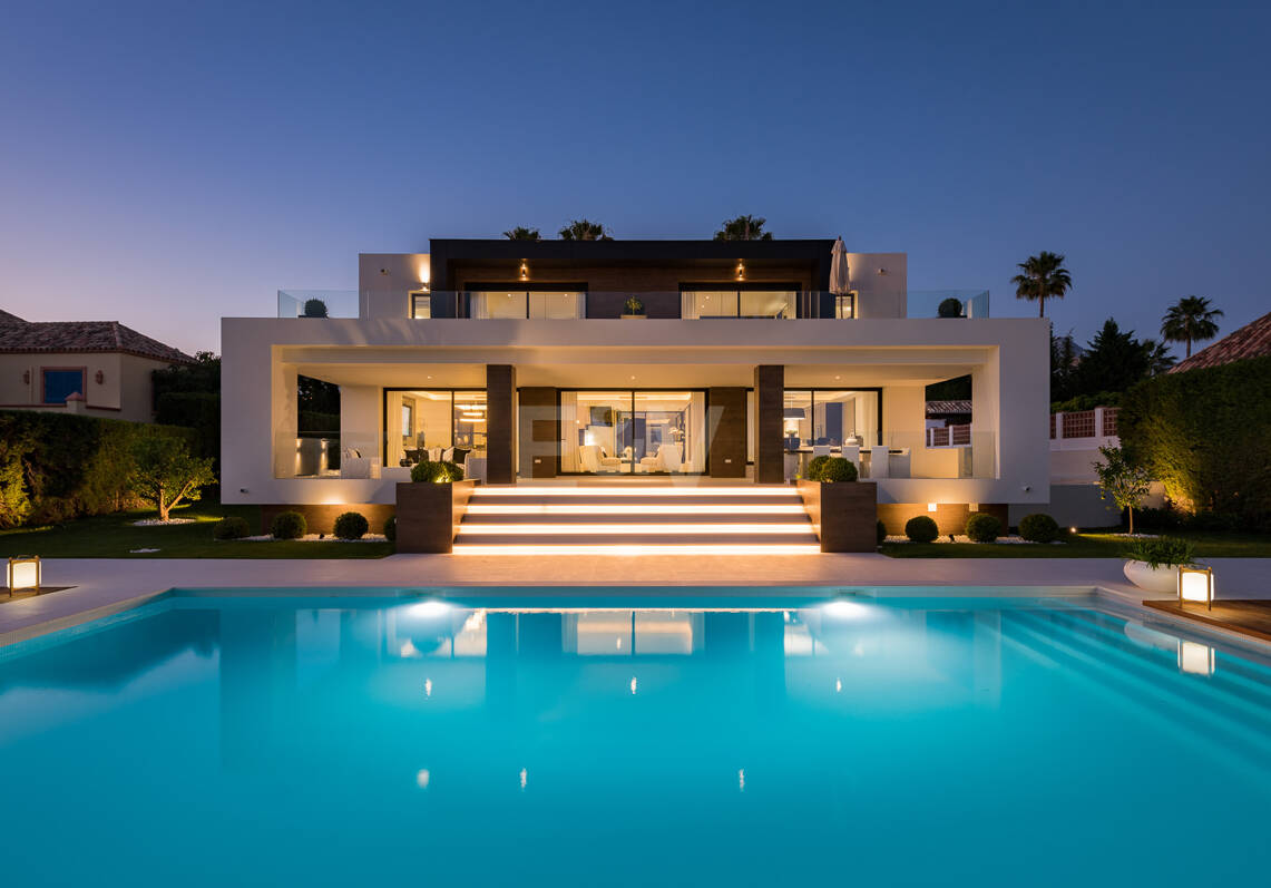 Exceptional villa in Los Naranjos Golf with breathtaking views across golf course and Meditteranean Sea