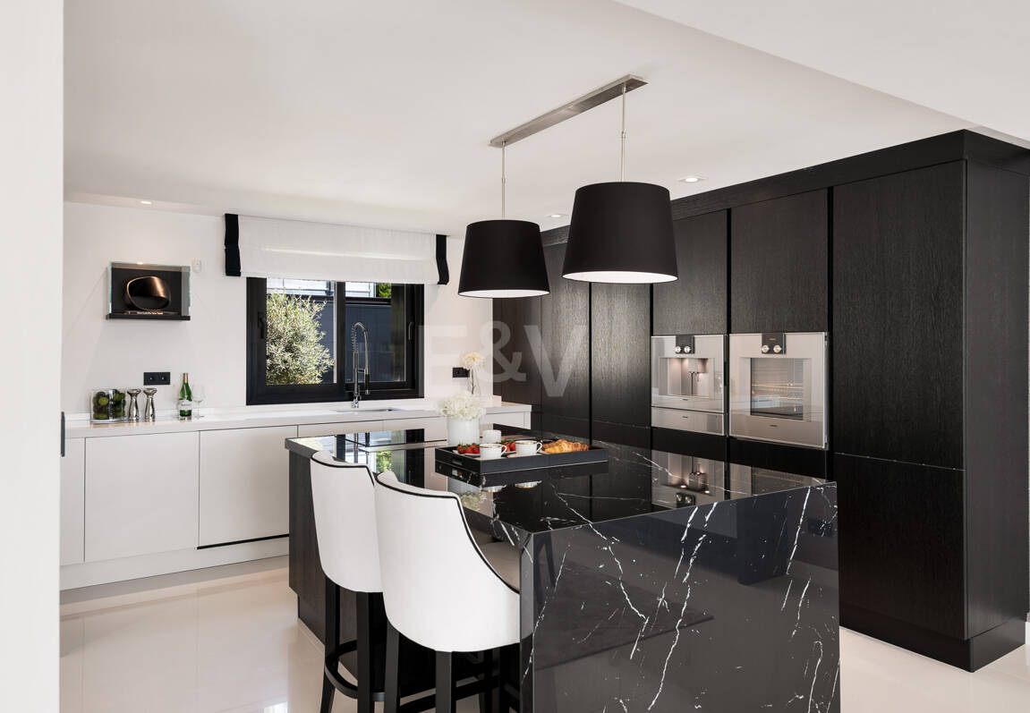 Exceptional villa with breathtaking views across golf course and Meditteranean Sea