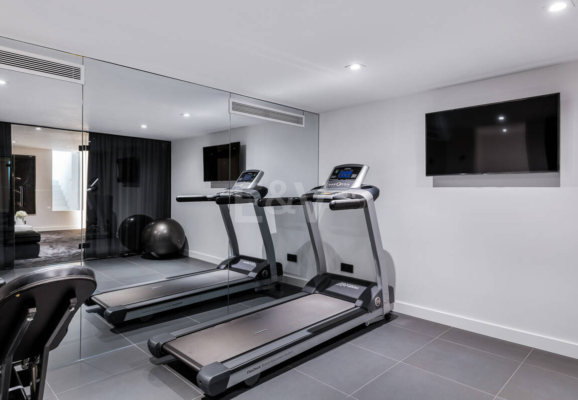 Exceptional villa with breathtaking views across golf course and Meditteranean Sea