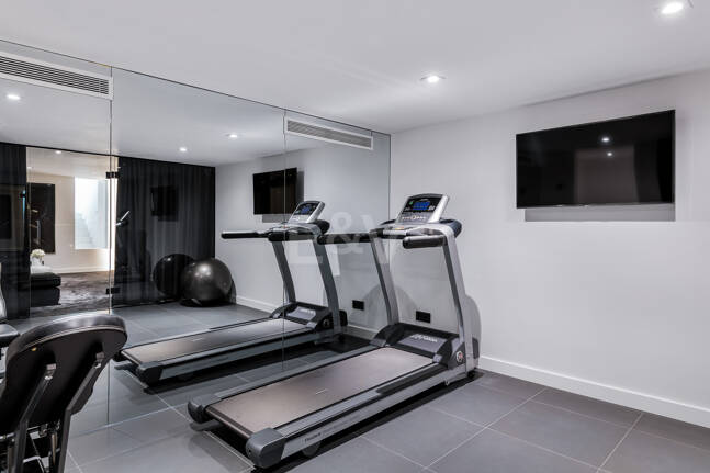 Exceptional villa with breathtaking views across golf course and Meditteranean Sea