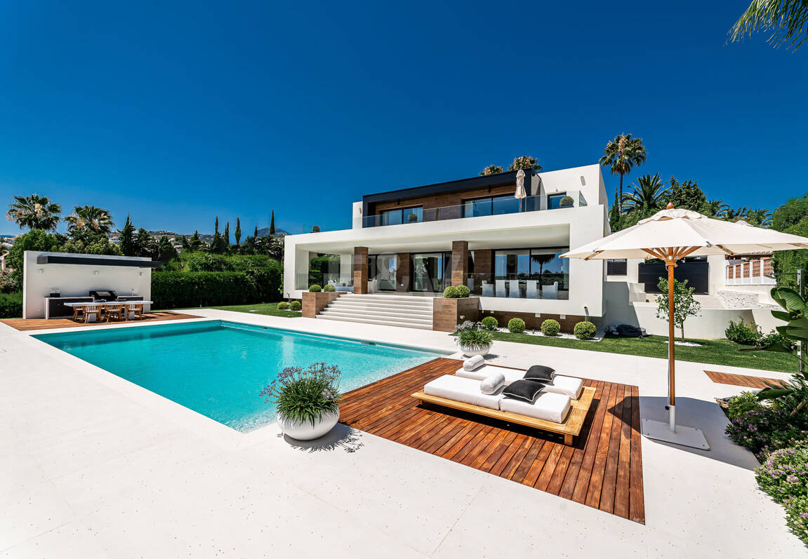 Exceptional villa with breathtaking views across golf course and Meditteranean Sea