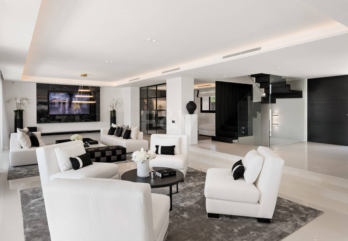 Exceptional villa with breathtaking views across golf course and Meditteranean Sea