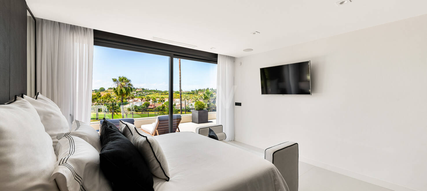 Außergewöhnliche Villa in Los Naranjos Golf mit Blick auf den Golfplatz
