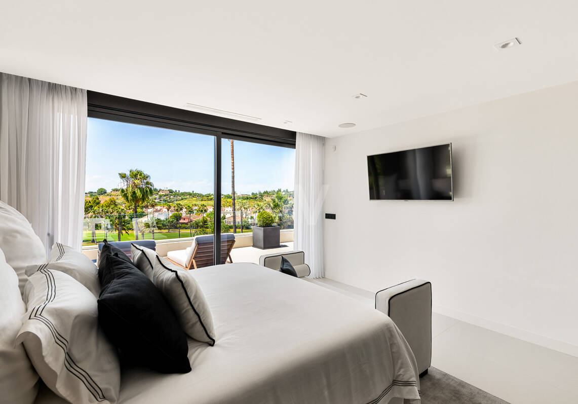 Exceptional villa in Los Naranjos Golf with breathtaking views across golf course and Meditteranean Sea