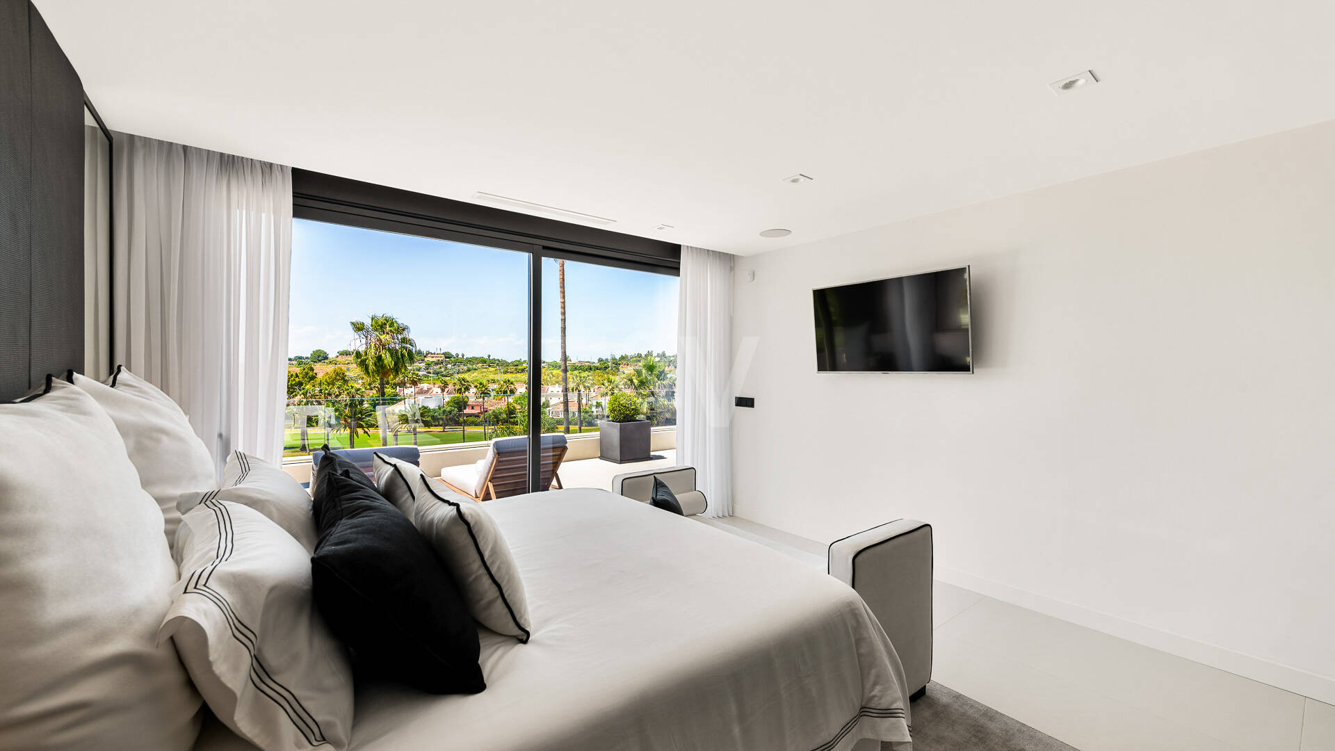 Exceptional villa with breathtaking views across golf course and Meditteranean Sea