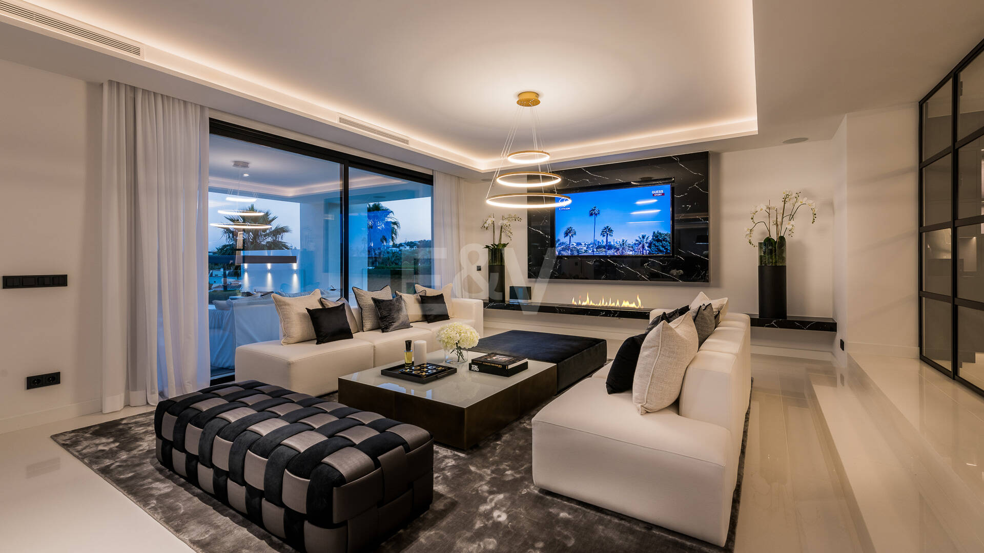 Excepcional villa en primera línea de Los Naranjos Golf con vistas