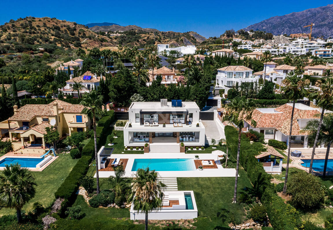 Exceptional villa with breathtaking views across golf course and Meditteranean Sea