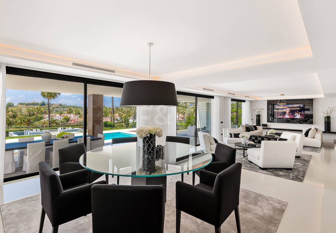 Exceptional villa with breathtaking views across golf course and Meditteranean Sea