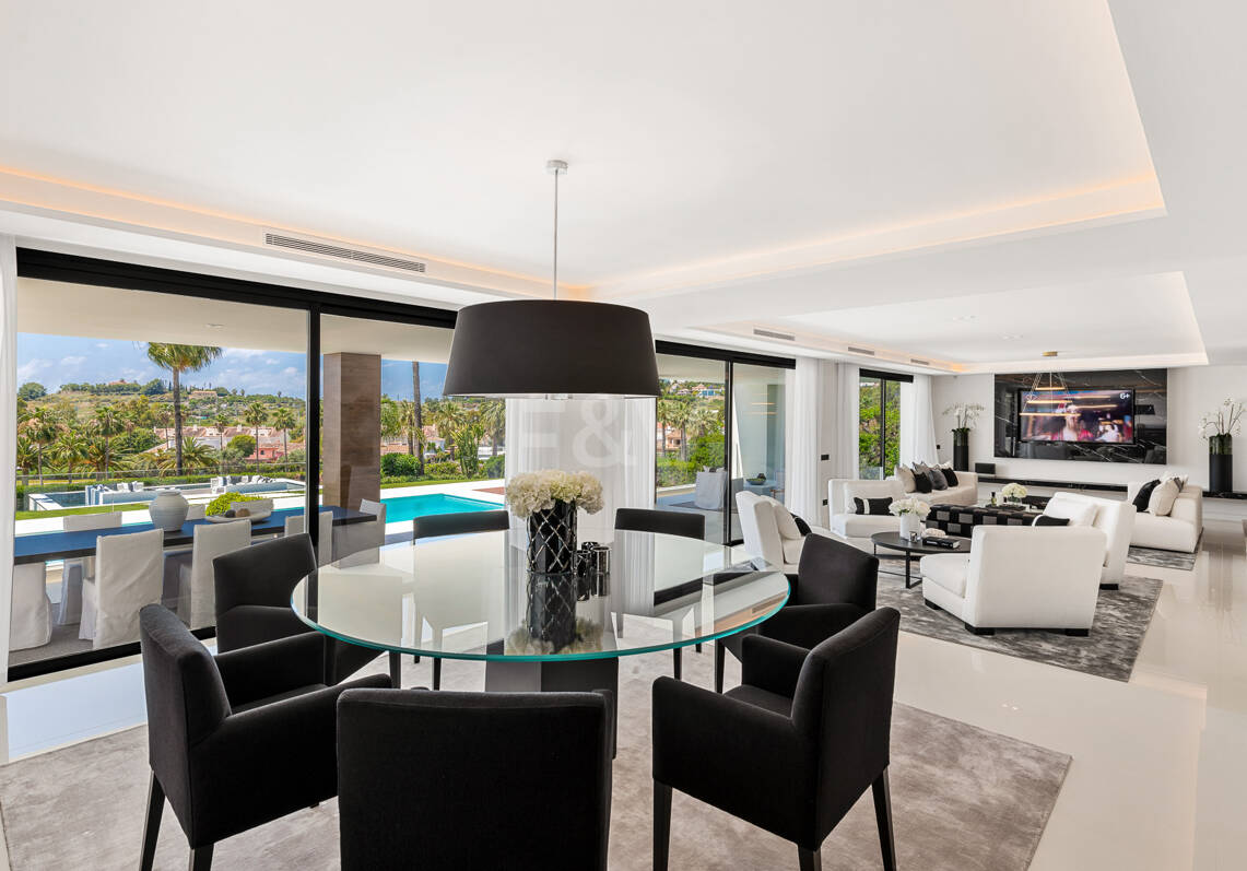 Exceptional villa in Los Naranjos Golf with breathtaking views across golf course and Meditteranean Sea
