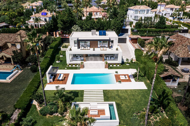Exceptional villa with breathtaking views across golf course and Meditteranean Sea