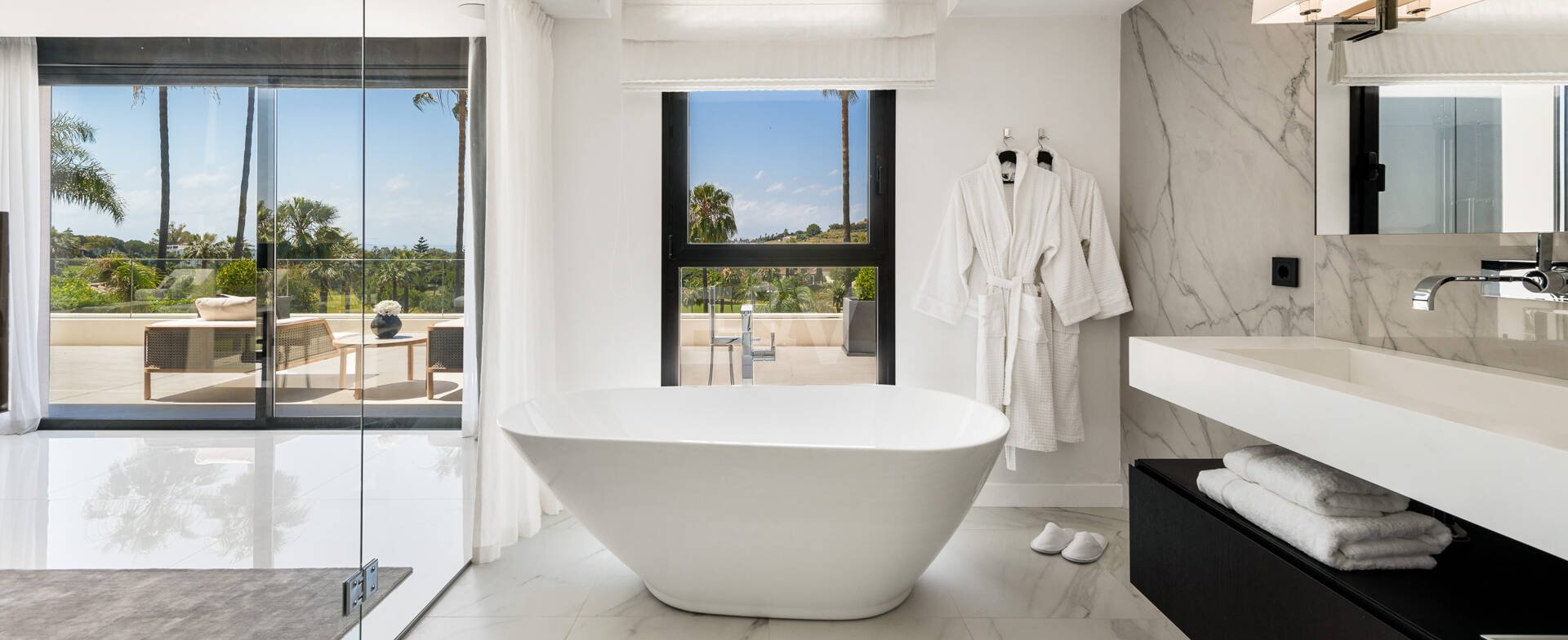 Exceptional villa with breathtaking views across golf course and Meditteranean Sea