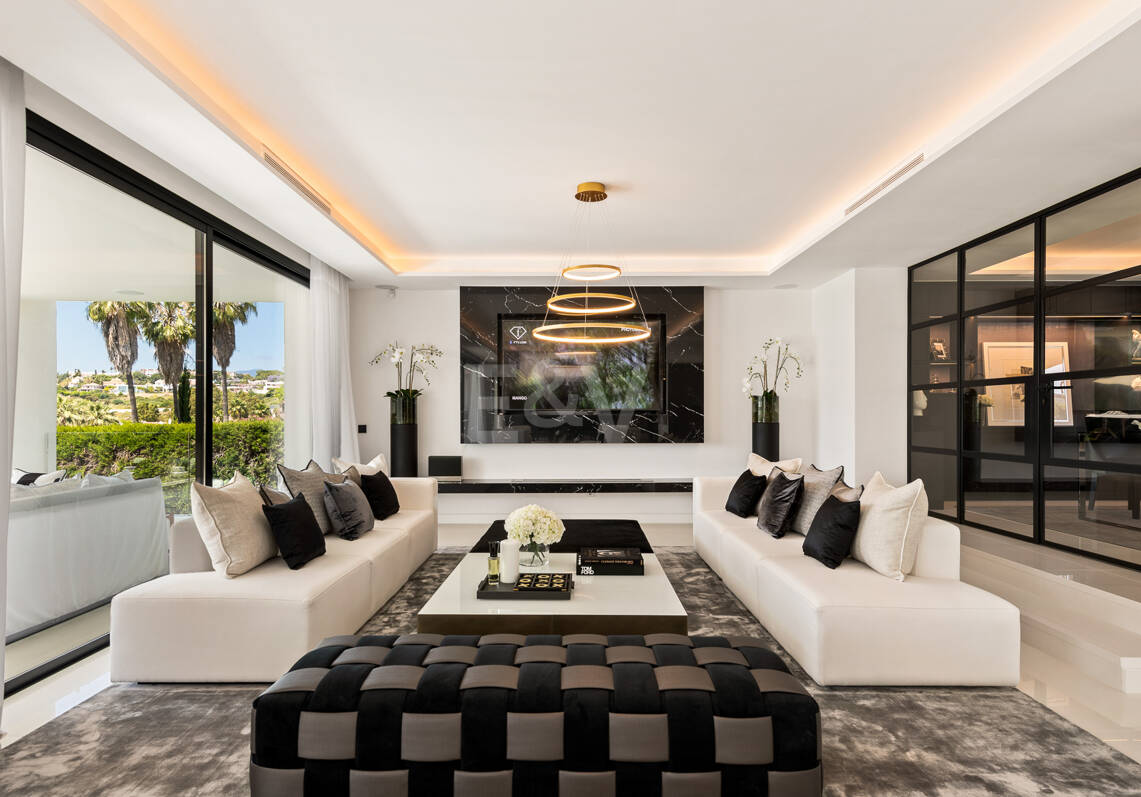 Exceptional villa in Los Naranjos Golf with breathtaking views across golf course and Meditteranean Sea