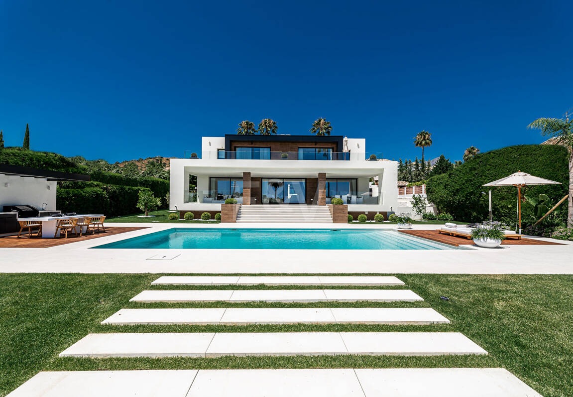 Exceptional villa with breathtaking views across golf course and Meditteranean Sea