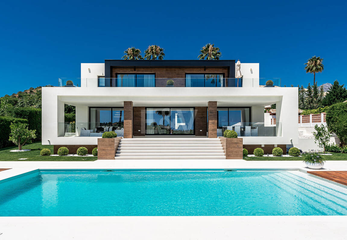 Exceptional villa with breathtaking views across golf course and Meditteranean Sea