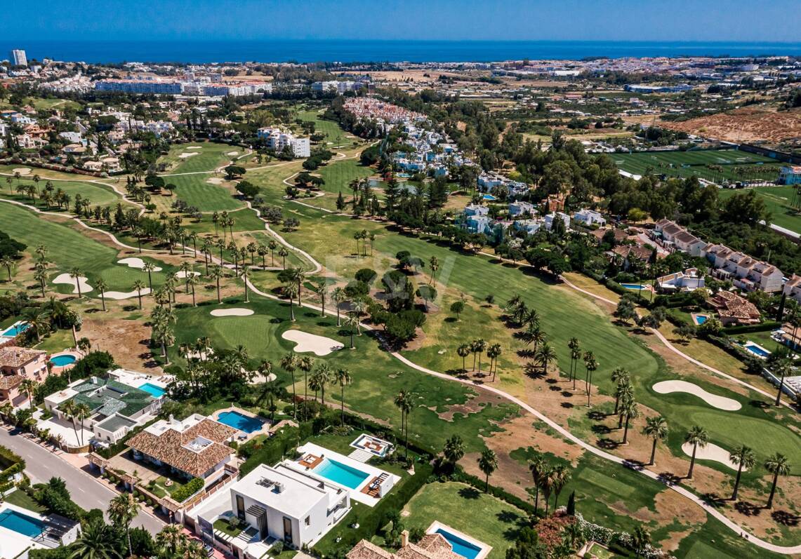 Exceptional villa in Los Naranjos Golf with breathtaking views across golf course and Meditteranean Sea