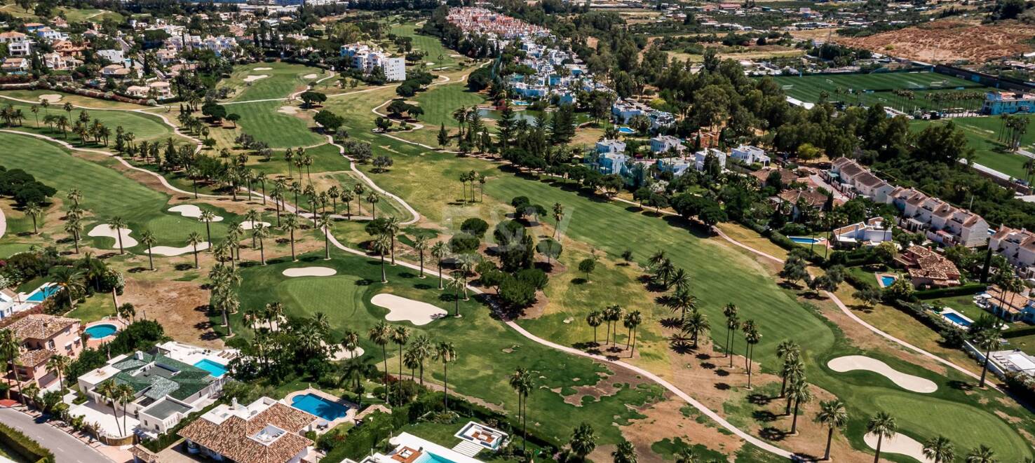 Außergewöhnliche Villa in Los Naranjos Golf mit Blick auf den Golfplatz