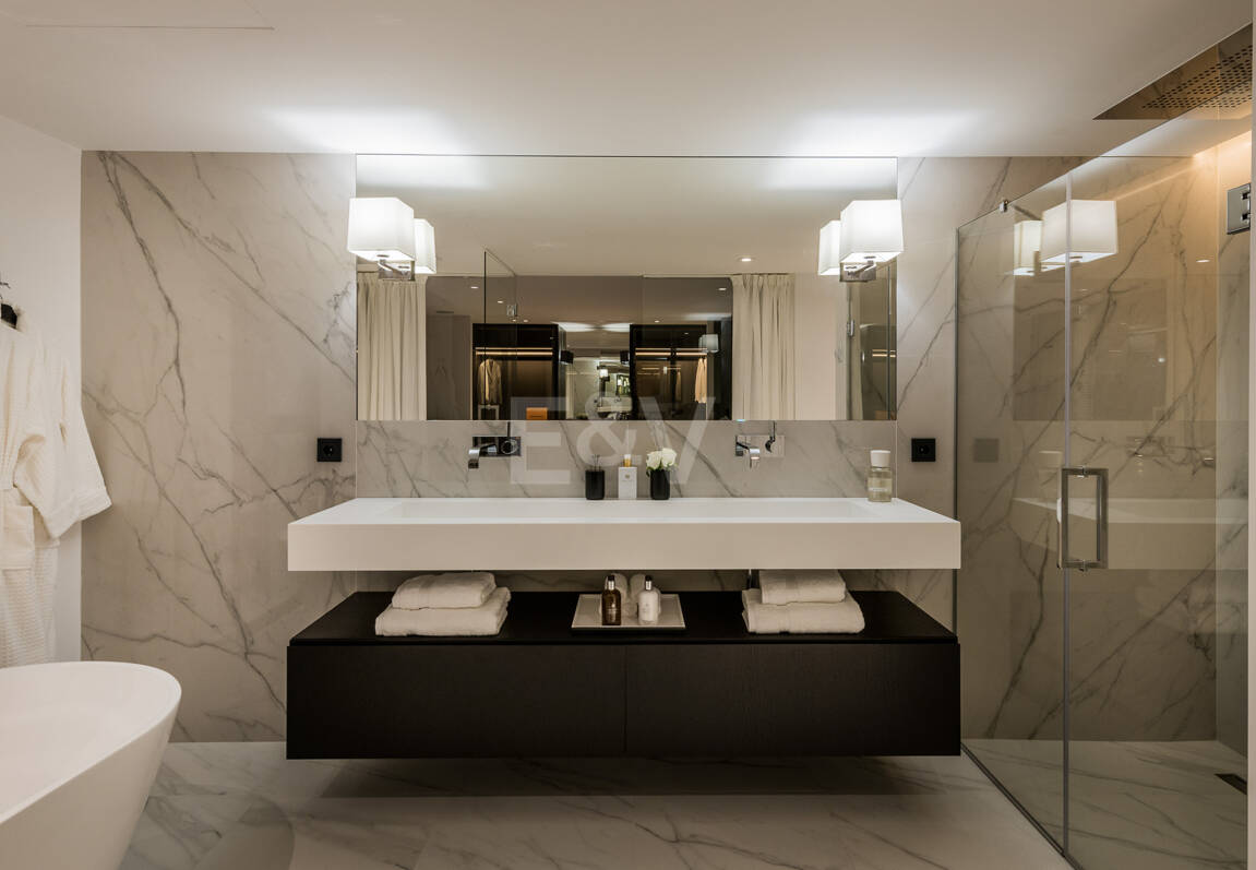 Exceptional villa with breathtaking views across golf course and Meditteranean Sea