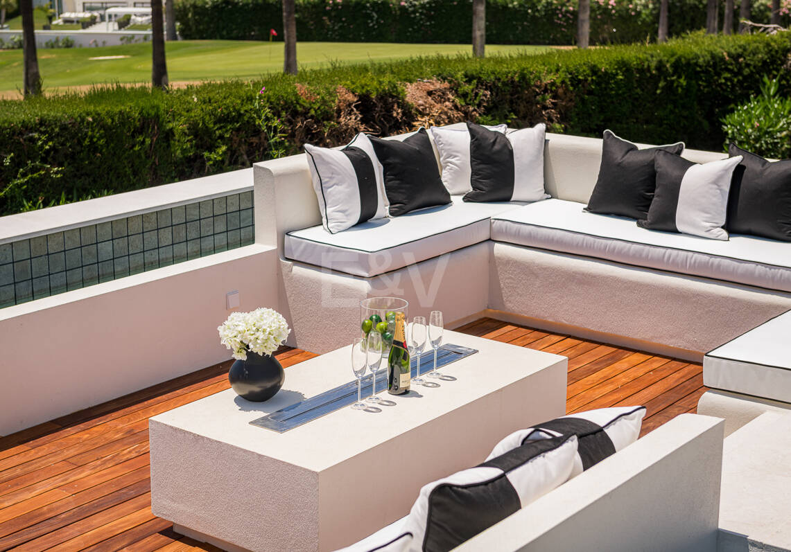 Exceptional villa in Los Naranjos Golf with breathtaking views across golf course and Meditteranean Sea